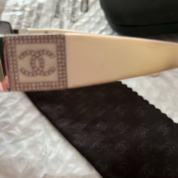 CHANEL Cream Preowned  Sunglasses AS IS Flaws